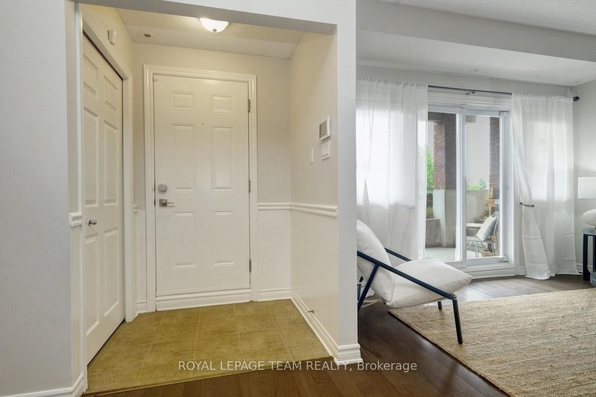 Photo 6 of Unit C, 221 Crestway Drive, Ottawa, Barrhaven East — HOMEH