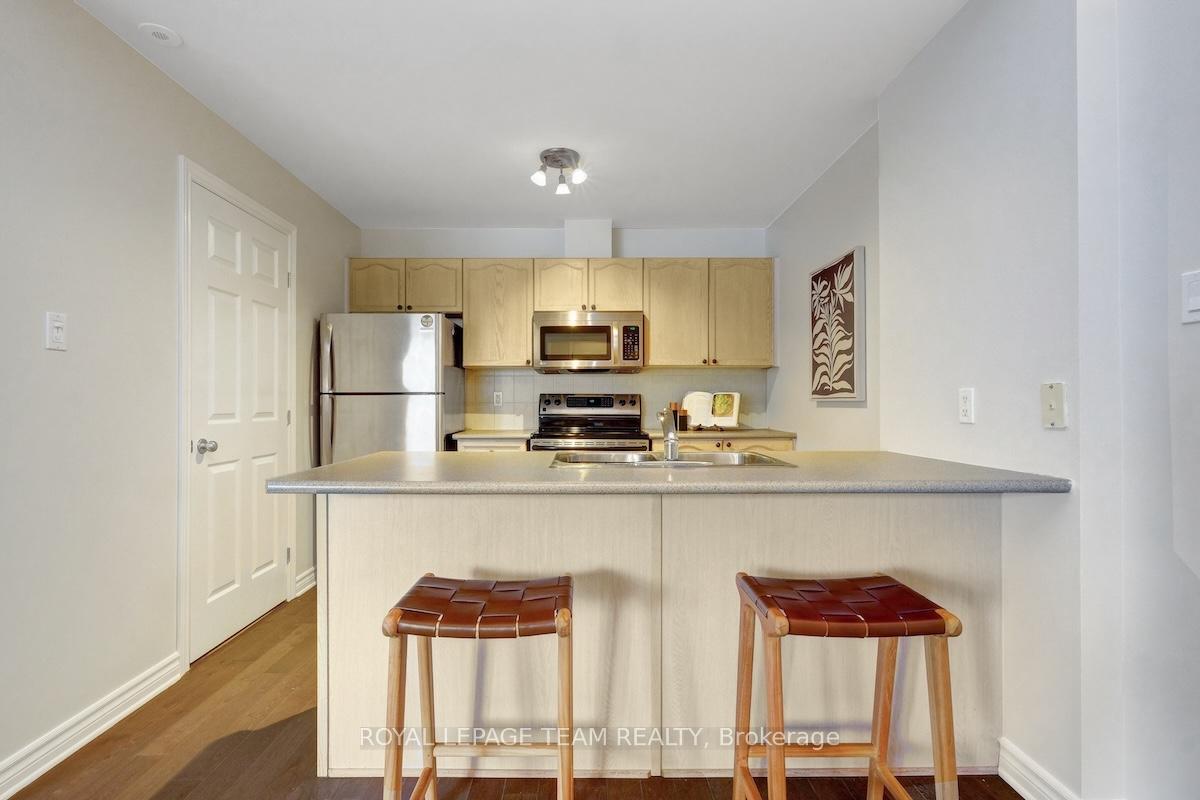 Photo 10 of Unit C, 221 Crestway Drive, Ottawa, Barrhaven East — HOMEH