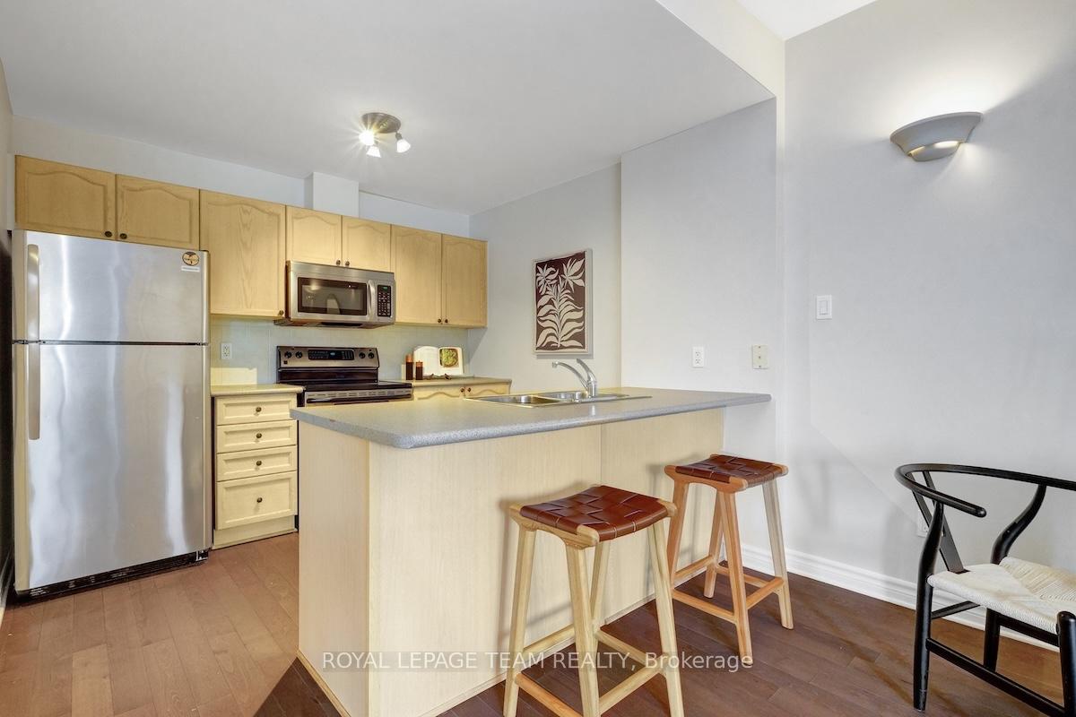 Photo 11 of Unit C, 221 Crestway Drive, Ottawa, Barrhaven East — HOMEH
