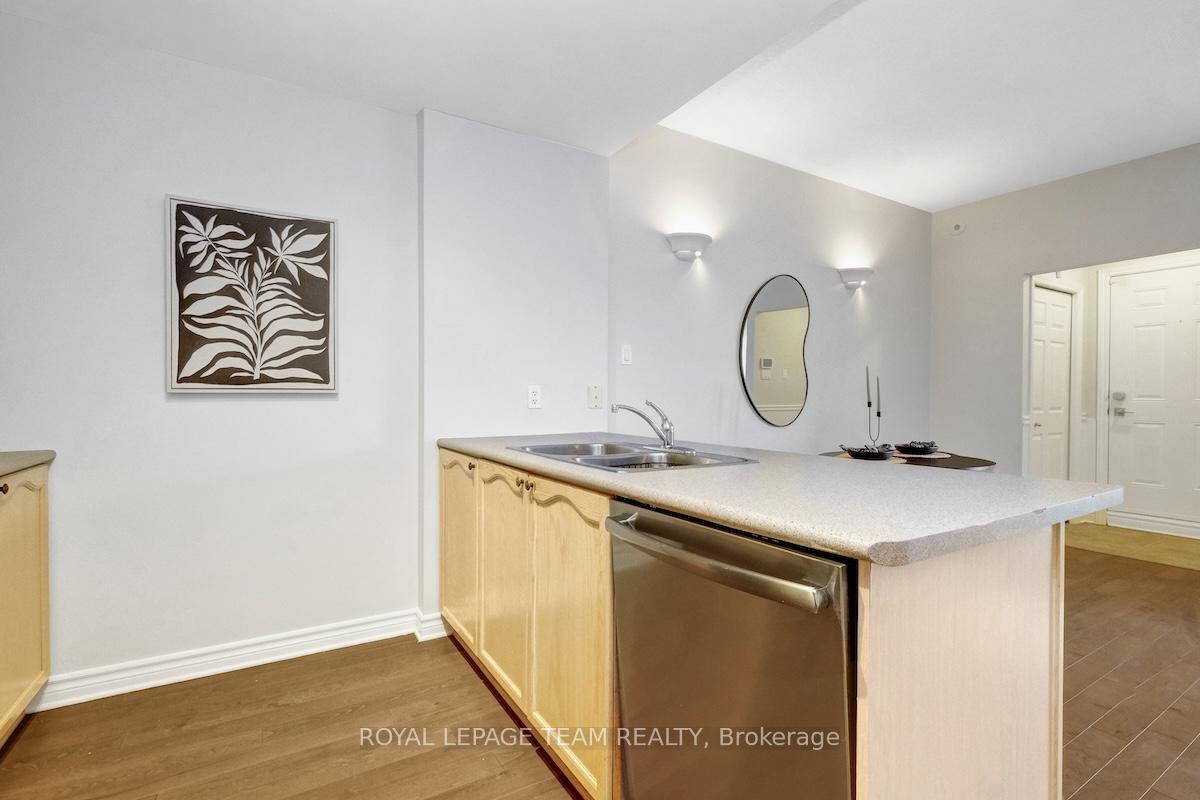 Photo 13 of Unit C, 221 Crestway Drive, Ottawa, Barrhaven East — HOMEH