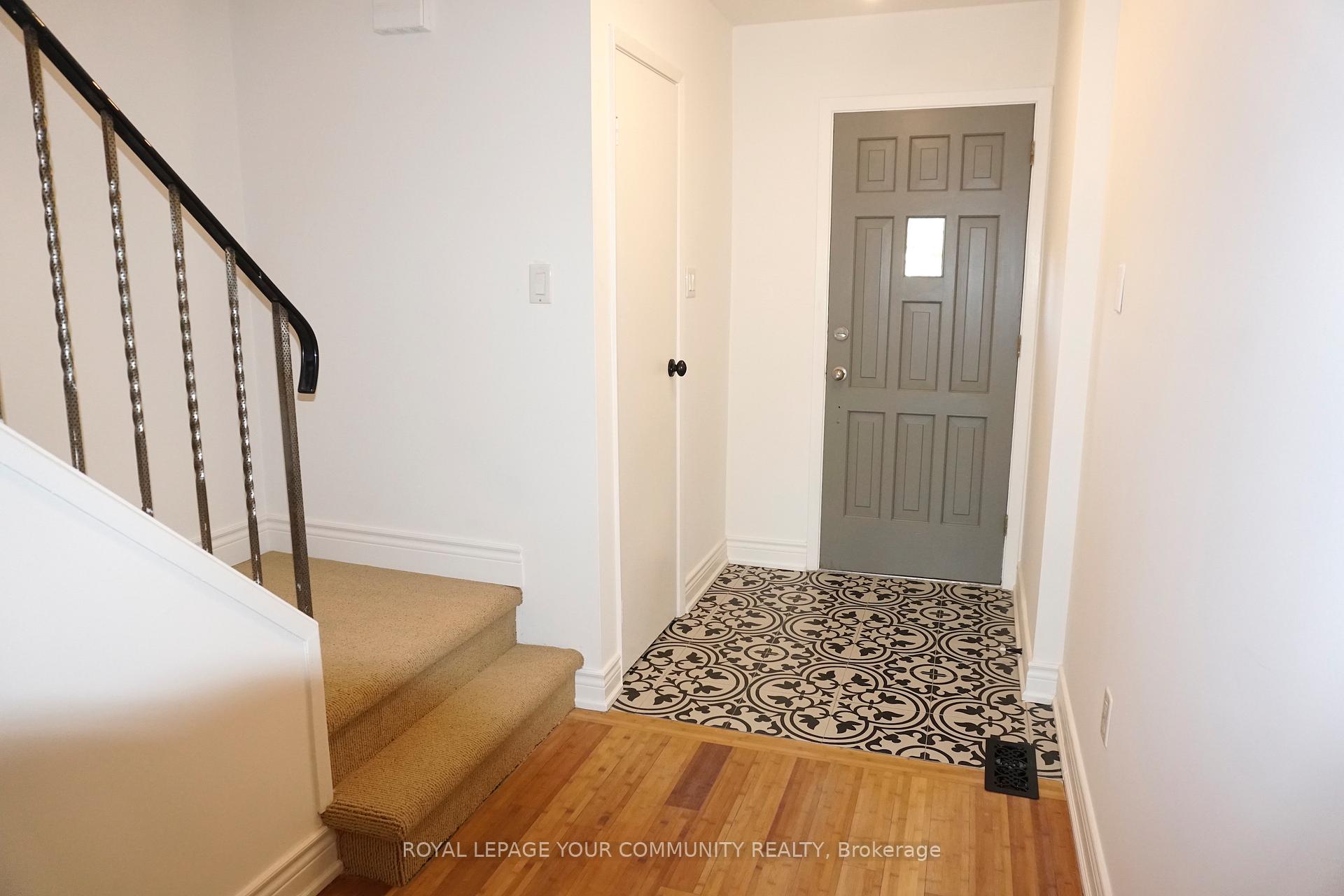 Photo 3 of 39 Knightsbridge Way, Markham, Markham Village — HOMEH