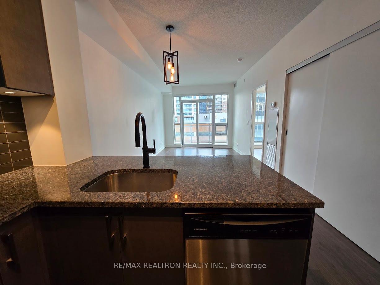 Photo 3 of Unit 803, 89 Dunfield Avenue, Toronto, Mount Pleasant West — HOMEH