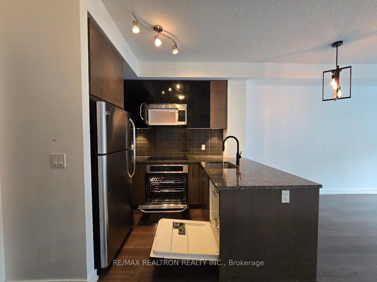 Photo 4 of Unit 803, 89 Dunfield Avenue, Toronto, Mount Pleasant West — HOMEH