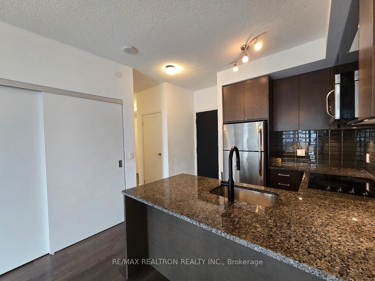 Photo 8 of Unit 803, 89 Dunfield Avenue, Toronto, Mount Pleasant West — HOMEH