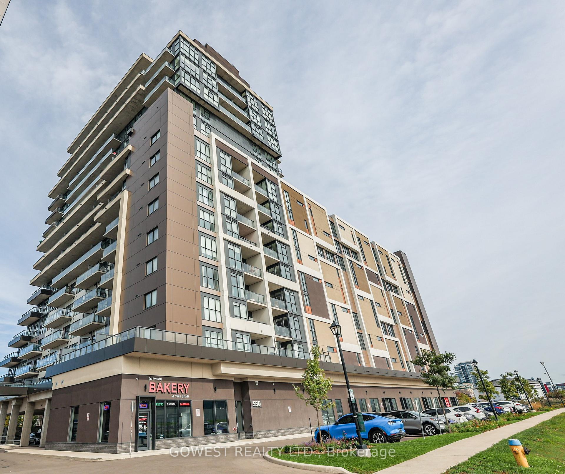 Front of Unit 705, 550 North Service Road