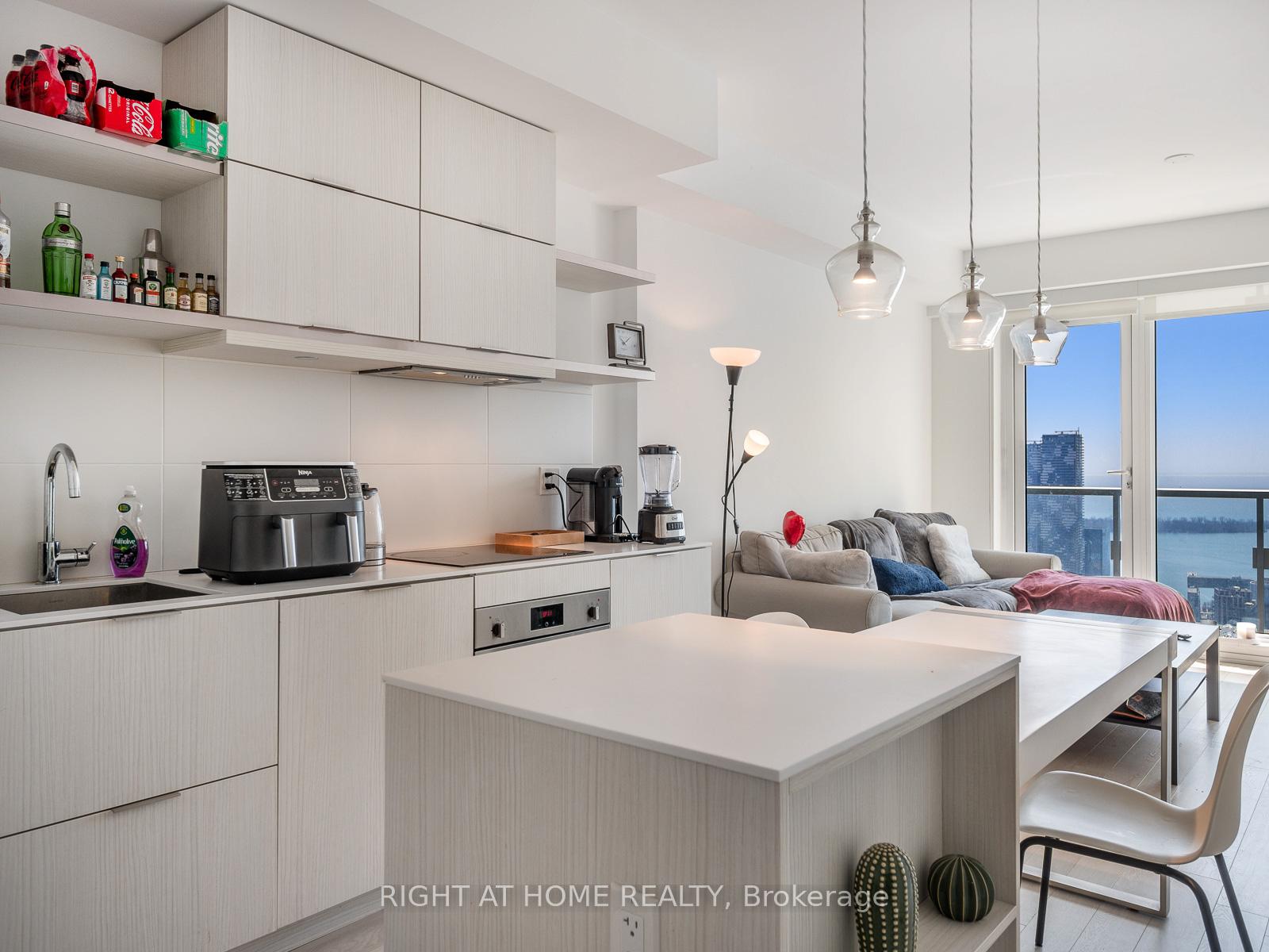 Photo 15 of Unit 5607, 197 Yonge Street, Toronto, Church-Yonge Corridor — HOMEH
