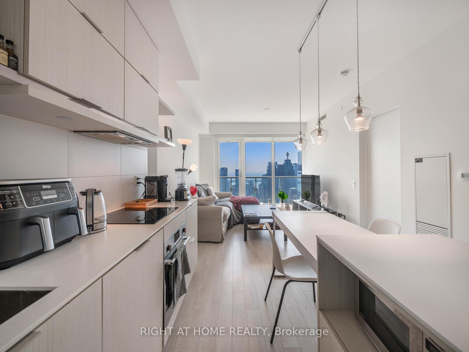 Photo 16 of Unit 5607, 197 Yonge Street, Toronto, Church-Yonge Corridor — HOMEH