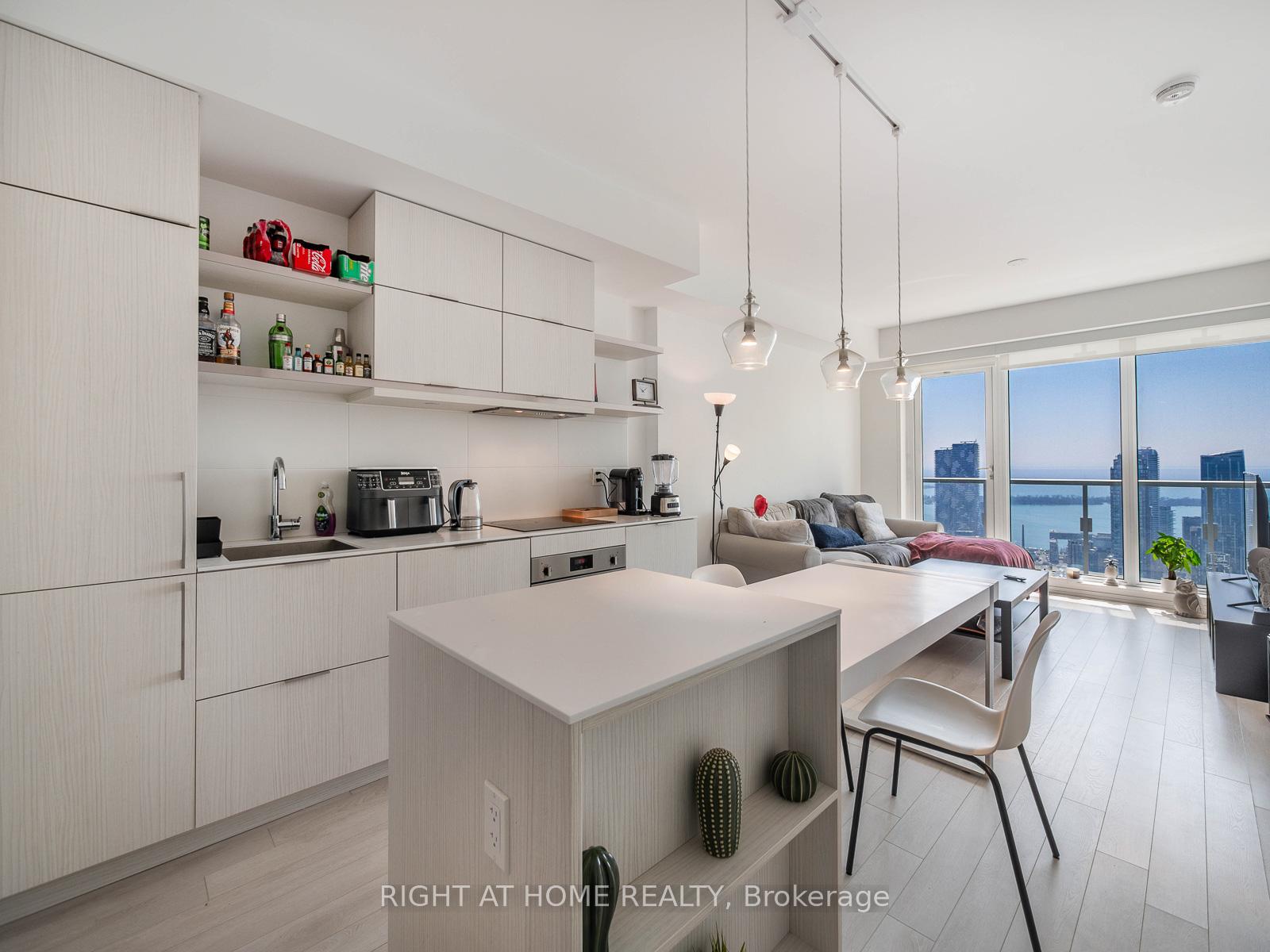 Photo 17 of Unit 5607, 197 Yonge Street, Toronto, Church-Yonge Corridor — HOMEH