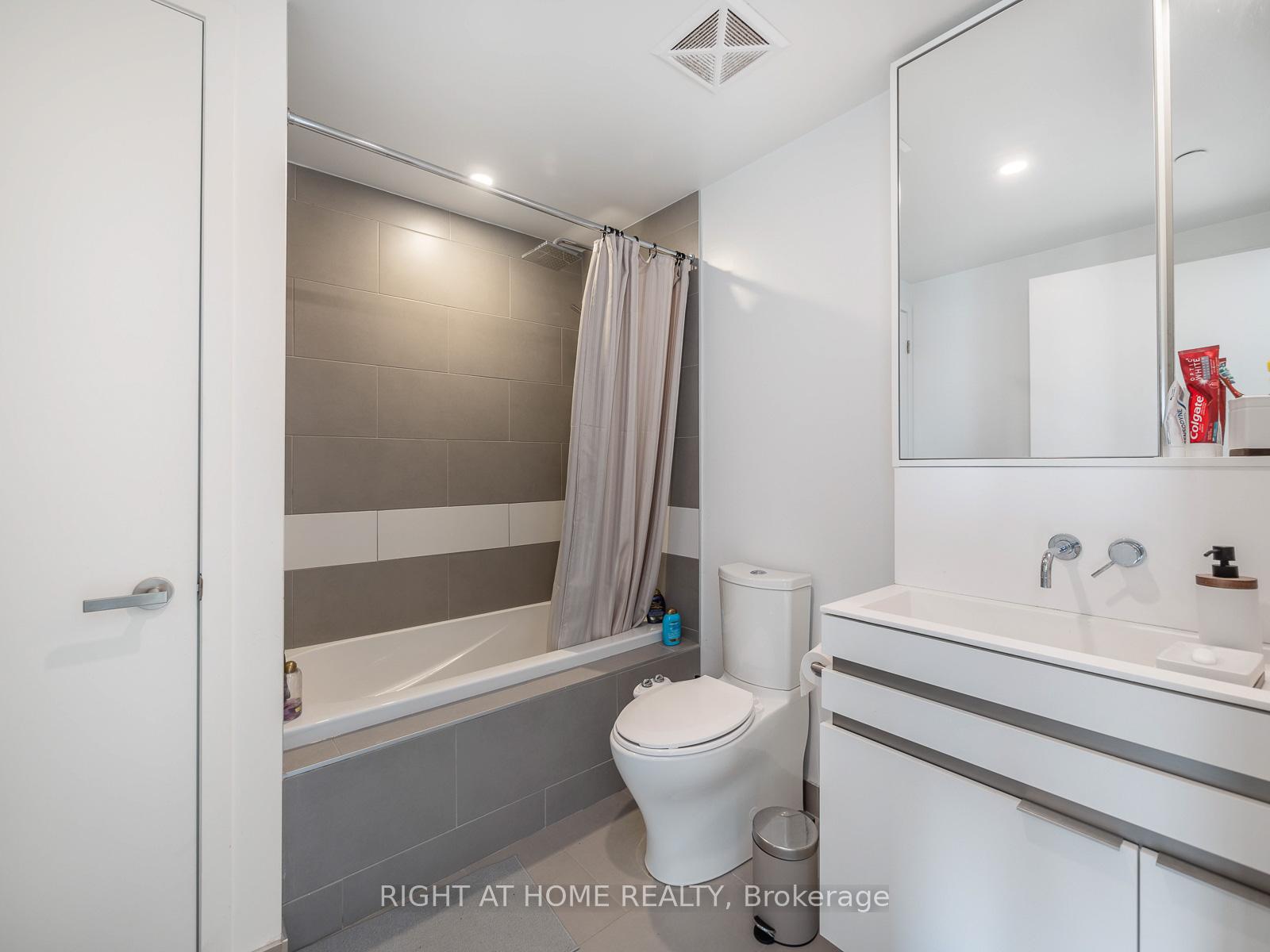 Photo 31 of Unit 5607, 197 Yonge Street, Toronto, Church-Yonge Corridor — HOMEH