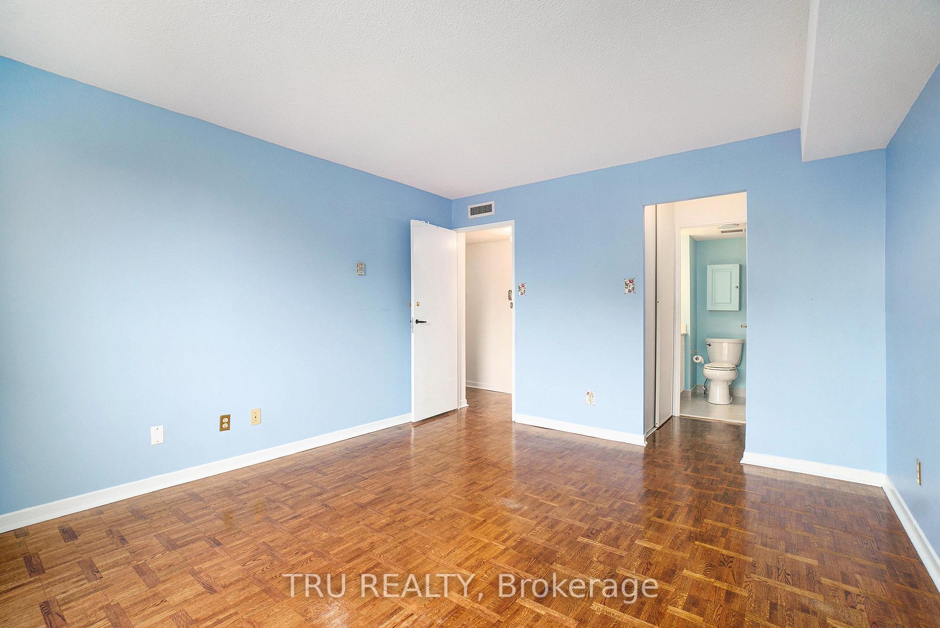 Photo 16 of Unit 905, 20 The Driveway Drive, Ottawa — HOMEH