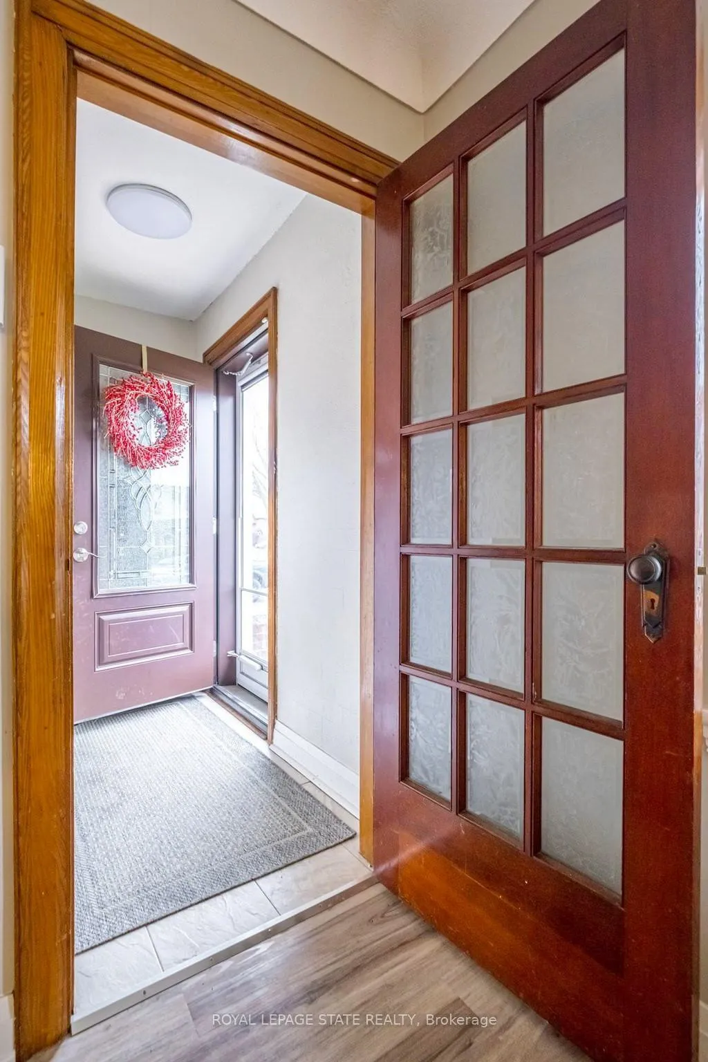 Front of 143 Huxley Avenue S