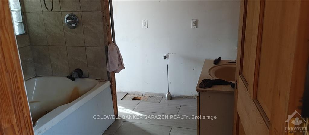 Photo 7 of 5315 Thunder Road, Ottawa, Carlsbad Springs — HOMEH