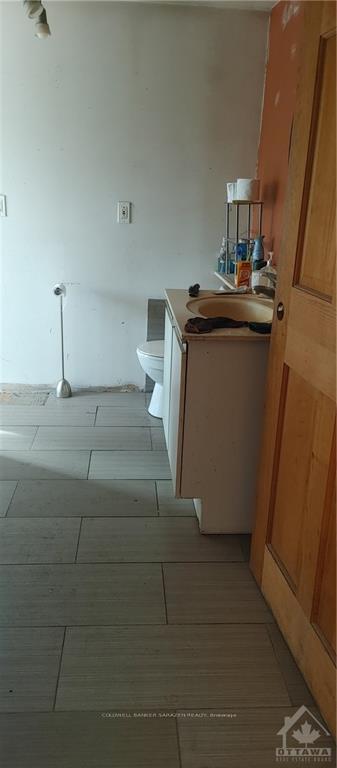 Photo 10 of 5315 Thunder Road, Ottawa, Carlsbad Springs — HOMEH