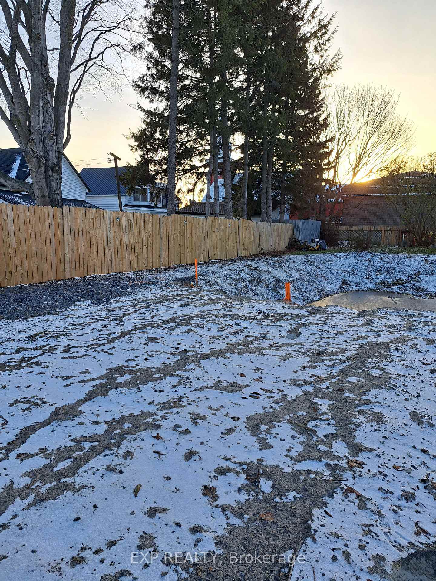 Photo 3 of 660 East Street W, Edwardsburgh/Cardinal, Town of Cardinal — HOMEH