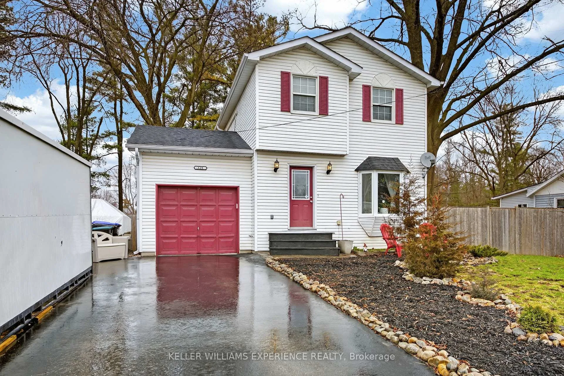 Photo 3 of 125 Simcoe Street, Essa, Angus — HOMEH
