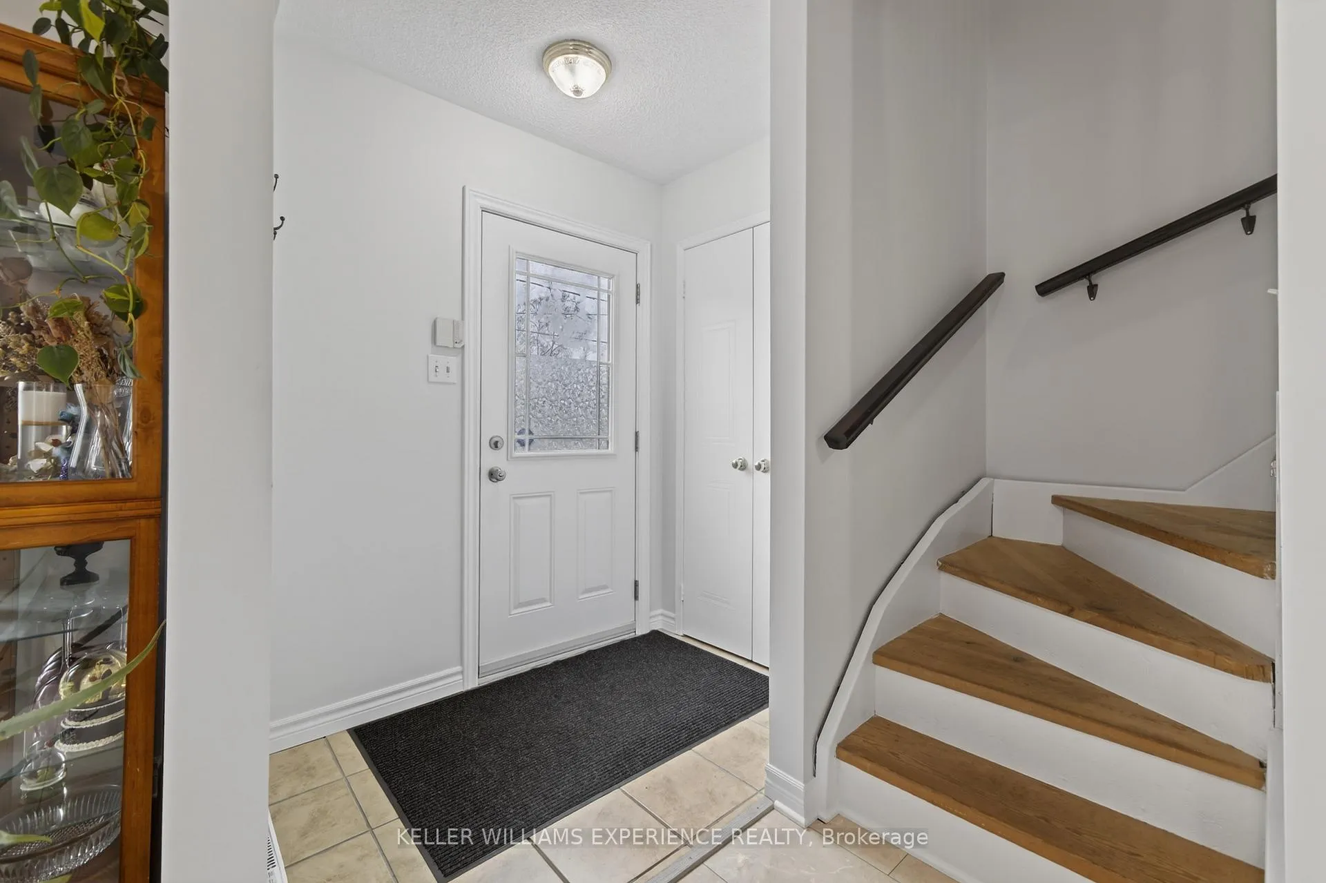 Photo 5 of 125 Simcoe Street, Essa, Angus — HOMEH