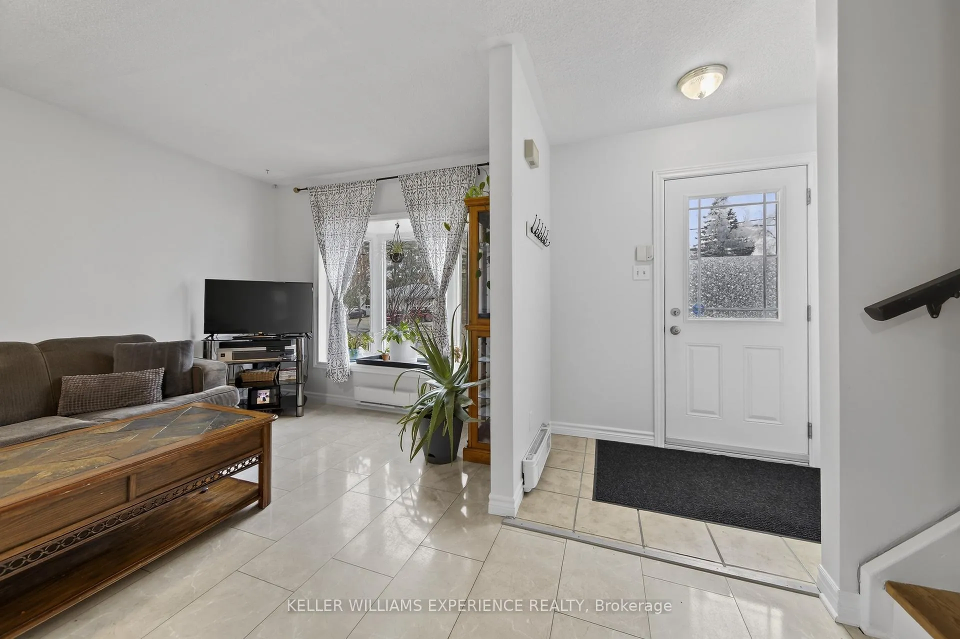 Photo 6 of 125 Simcoe Street, Essa, Angus — HOMEH