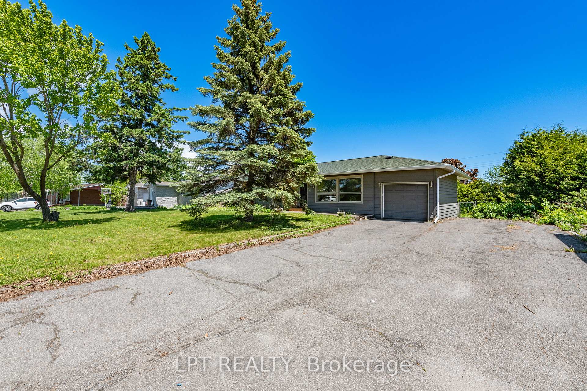 Photo 1 of 5 Attwood Crescent, Ottawa, City View/Skyline/Fisher Heights/Parkwood Hills — HOMEH