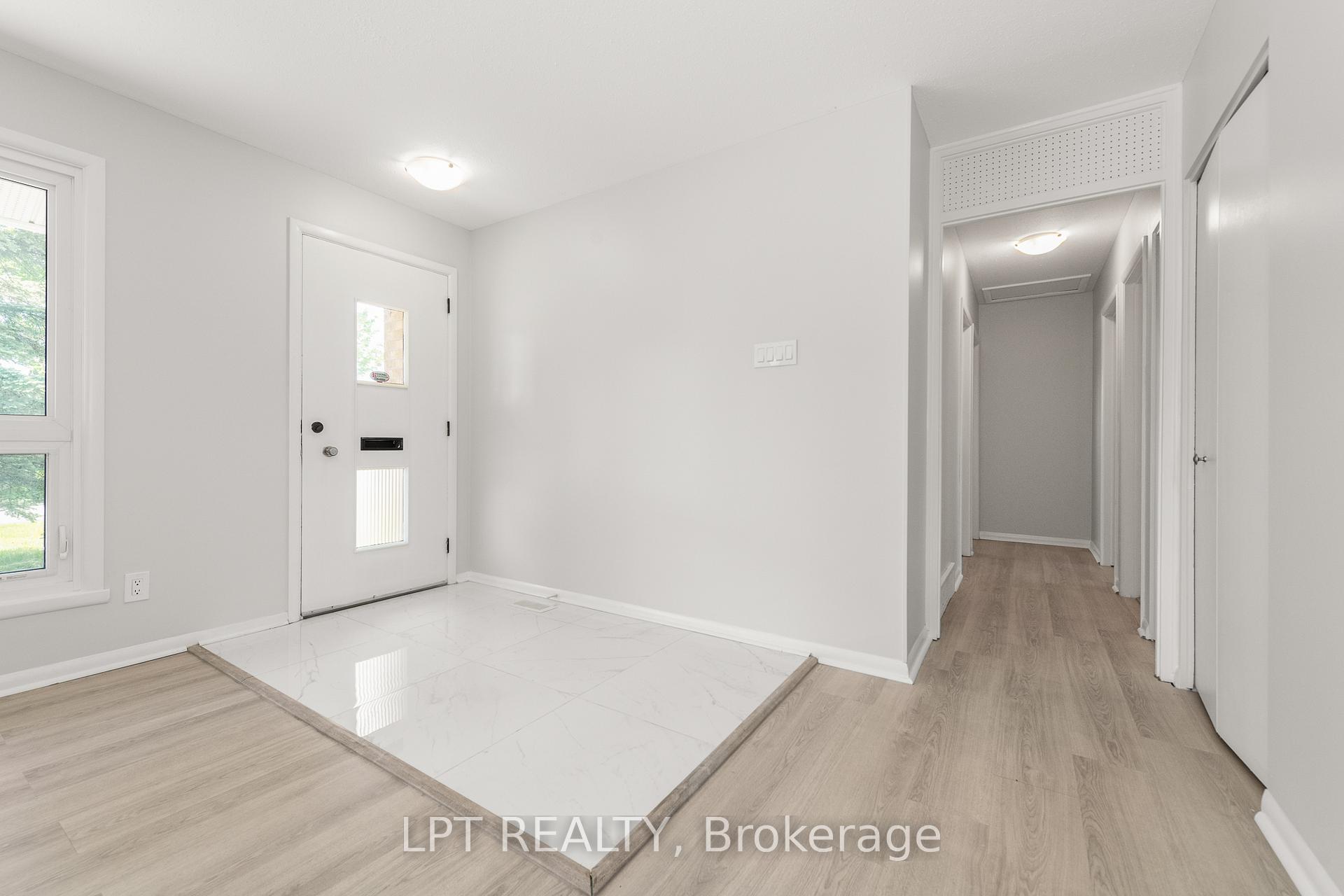 Photo 4 of 5 Attwood Crescent, Ottawa, City View/Skyline/Fisher Heights/Parkwood Hills — HOMEH