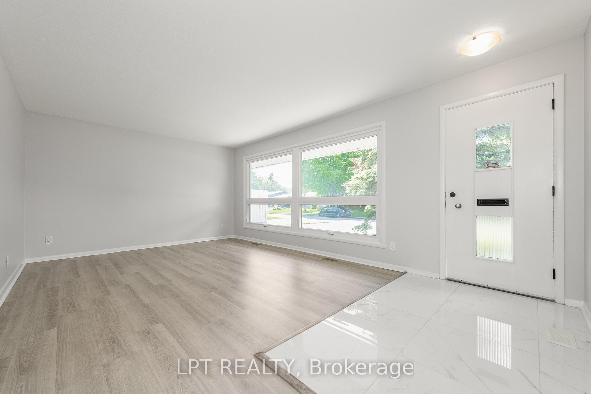 Photo 5 of 5 Attwood Crescent, Ottawa, City View/Skyline/Fisher Heights/Parkwood Hills — HOMEH