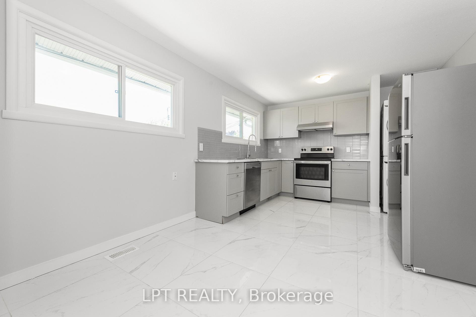 Photo 8 of 5 Attwood Crescent, Ottawa, City View/Skyline/Fisher Heights/Parkwood Hills — HOMEH