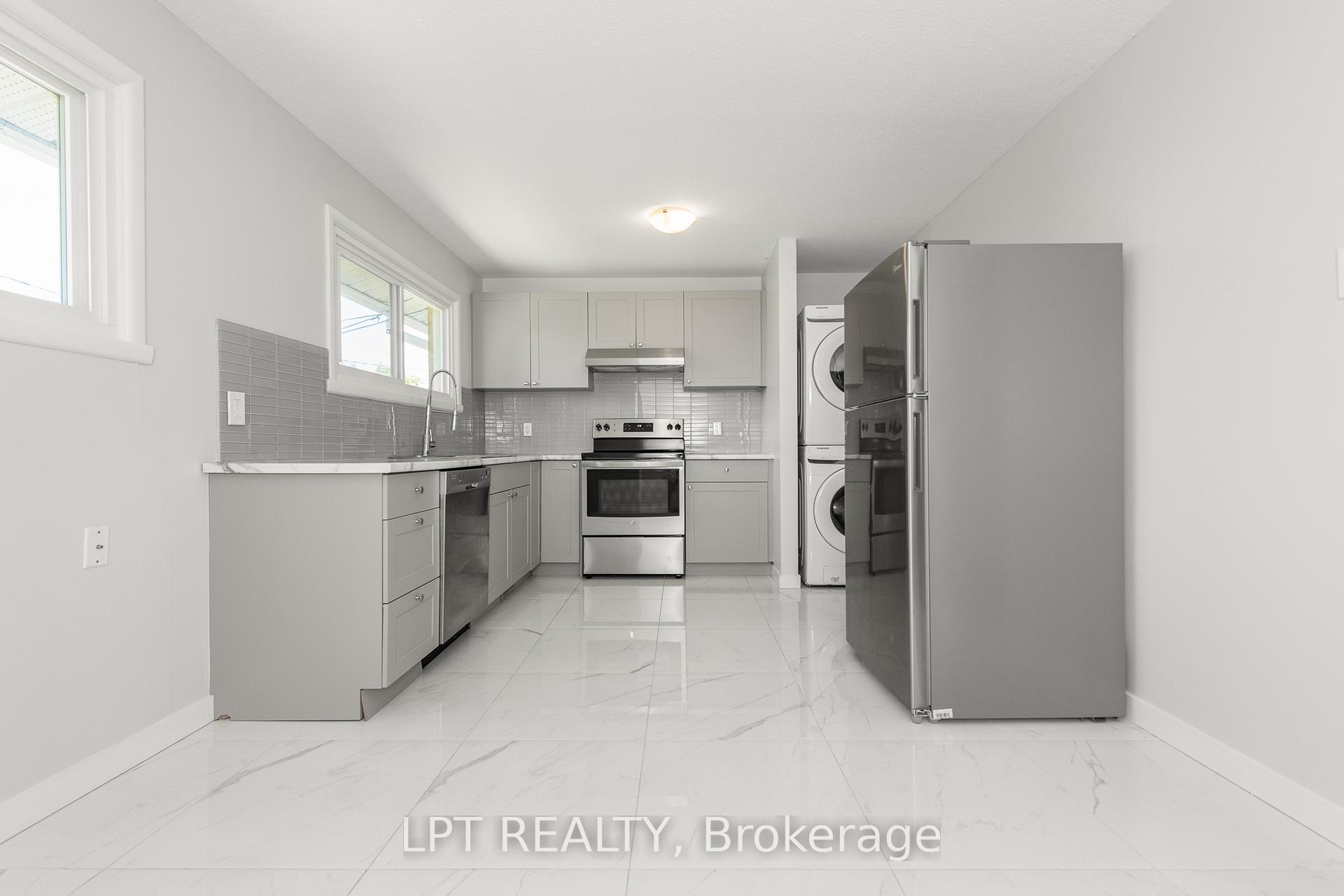 Photo 9 of 5 Attwood Crescent, Ottawa, City View/Skyline/Fisher Heights/Parkwood Hills — HOMEH
