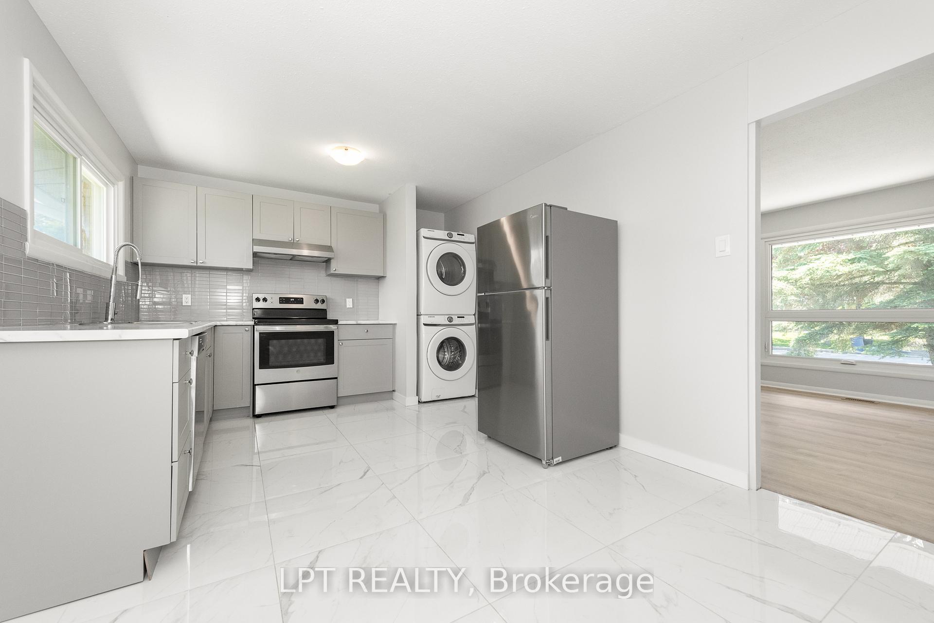 Photo 10 of 5 Attwood Crescent, Ottawa, City View/Skyline/Fisher Heights/Parkwood Hills — HOMEH