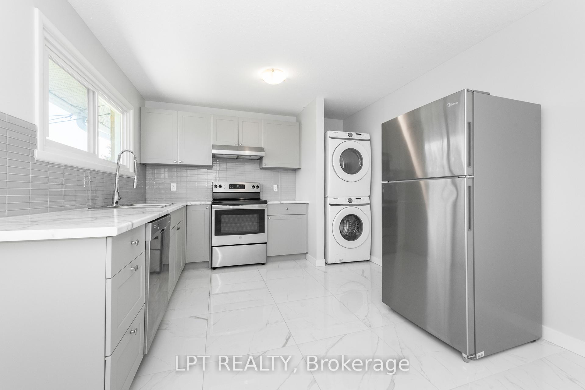 Photo 11 of 5 Attwood Crescent, Ottawa, City View/Skyline/Fisher Heights/Parkwood Hills — HOMEH