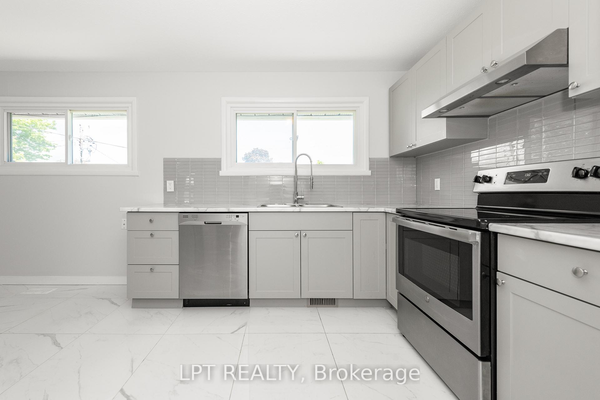 Photo 13 of 5 Attwood Crescent, Ottawa, City View/Skyline/Fisher Heights/Parkwood Hills — HOMEH