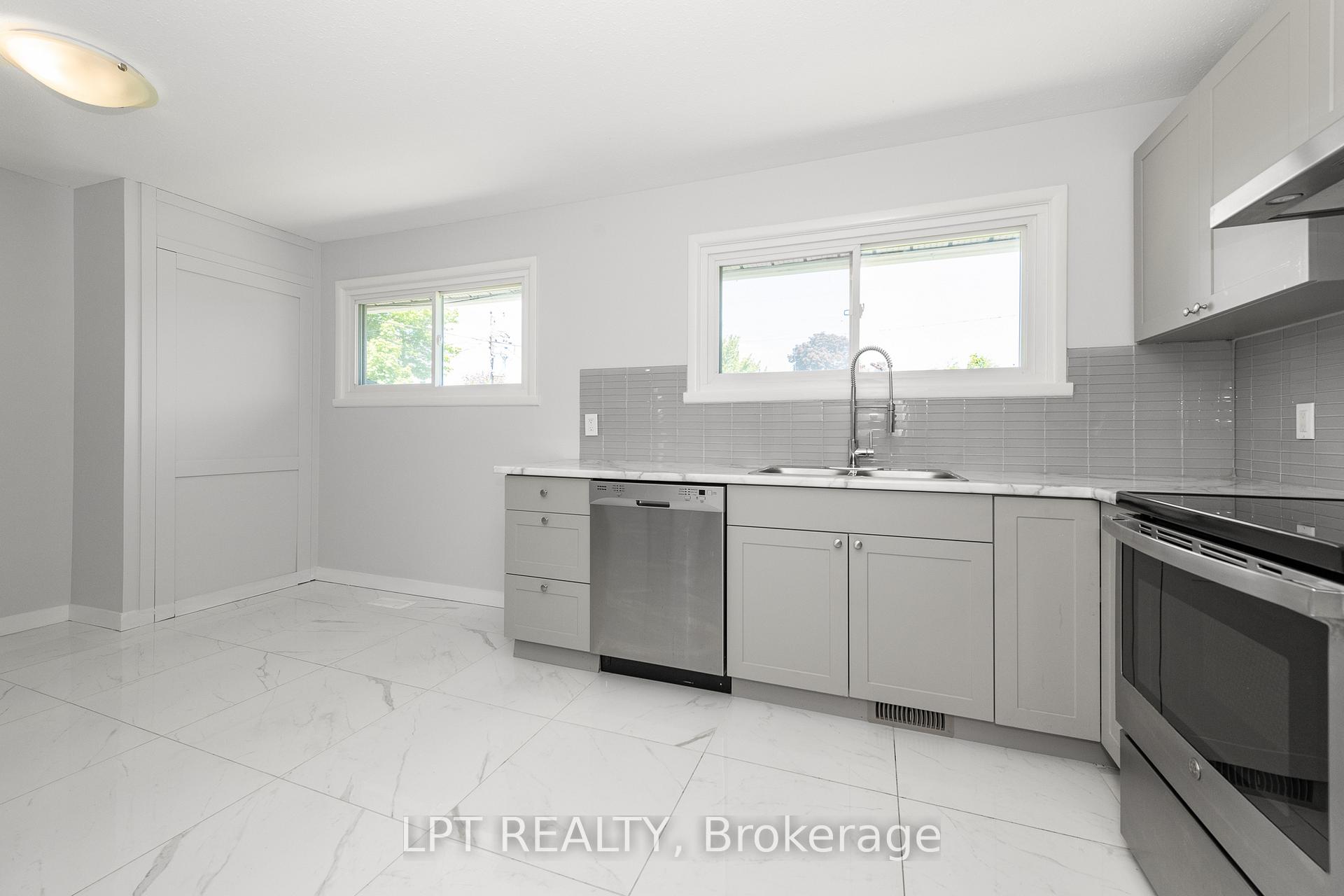 Photo 12 of 5 Attwood Crescent, Ottawa, City View/Skyline/Fisher Heights/Parkwood Hills — HOMEH