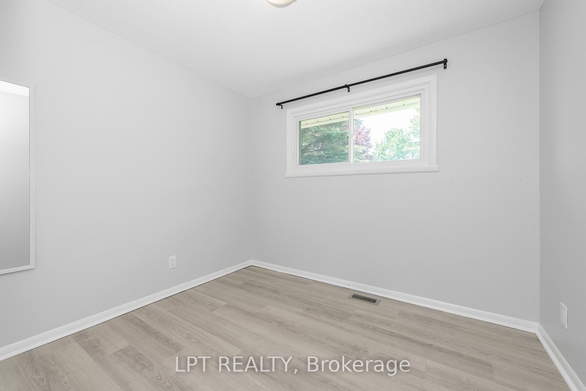 Photo 16 of 5 Attwood Crescent, Ottawa, City View/Skyline/Fisher Heights/Parkwood Hills — HOMEH