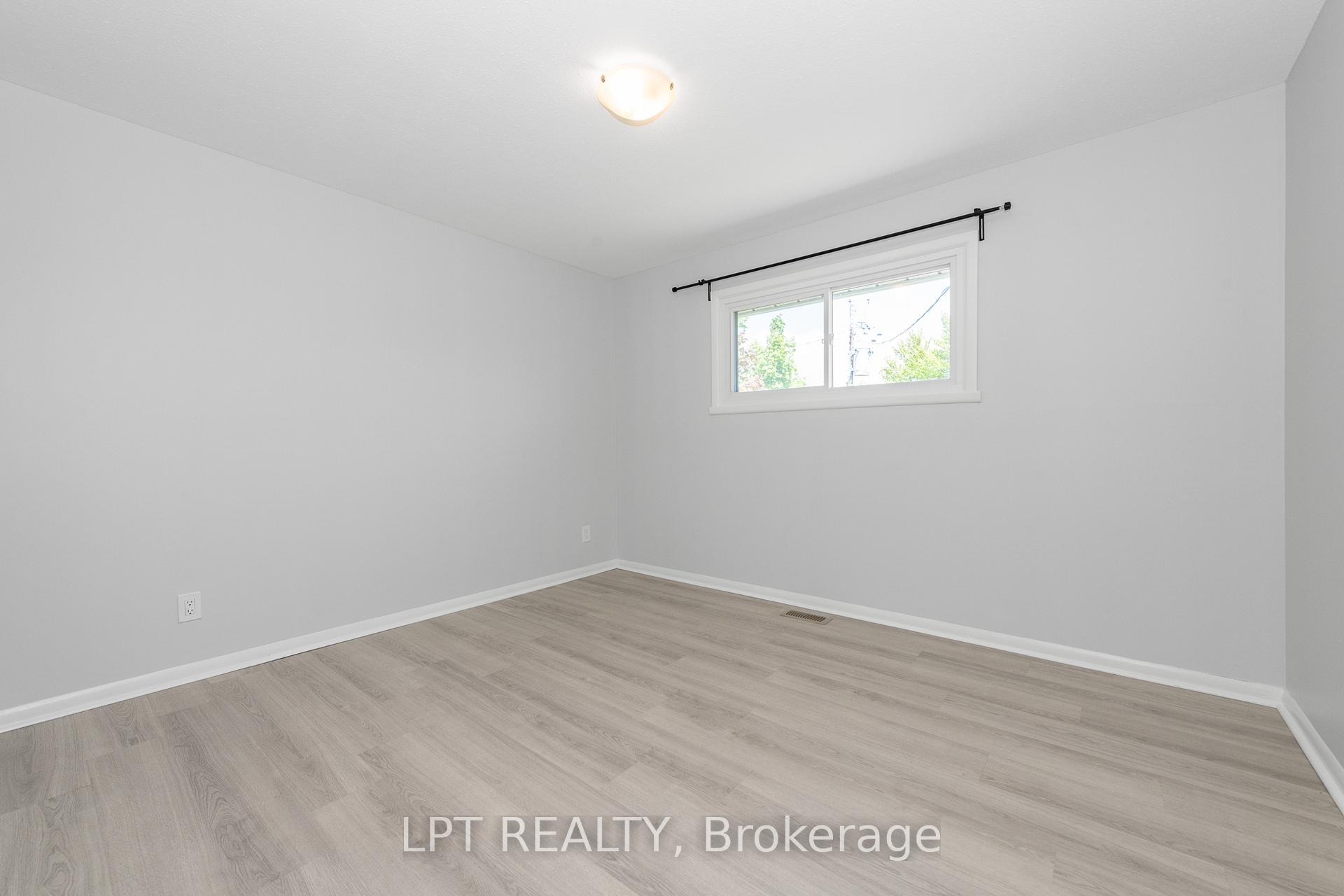 Photo 17 of 5 Attwood Crescent, Ottawa, City View/Skyline/Fisher Heights/Parkwood Hills — HOMEH