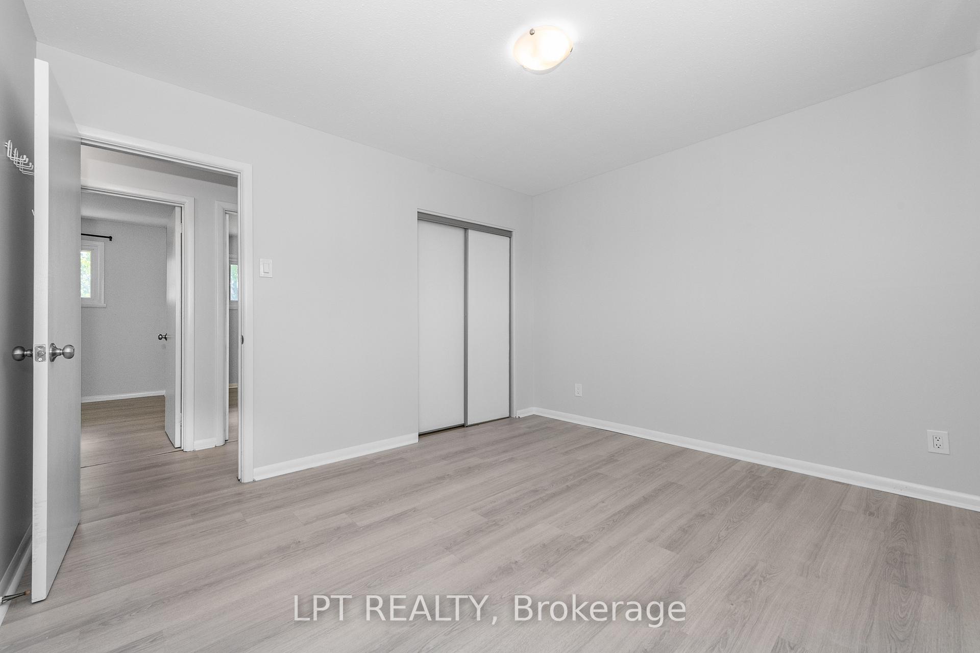 Photo 18 of 5 Attwood Crescent, Ottawa, City View/Skyline/Fisher Heights/Parkwood Hills — HOMEH