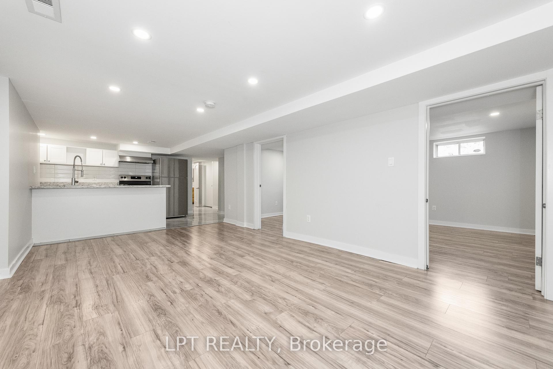 Photo 28 of 5 Attwood Crescent, Ottawa, City View/Skyline/Fisher Heights/Parkwood Hills — HOMEH