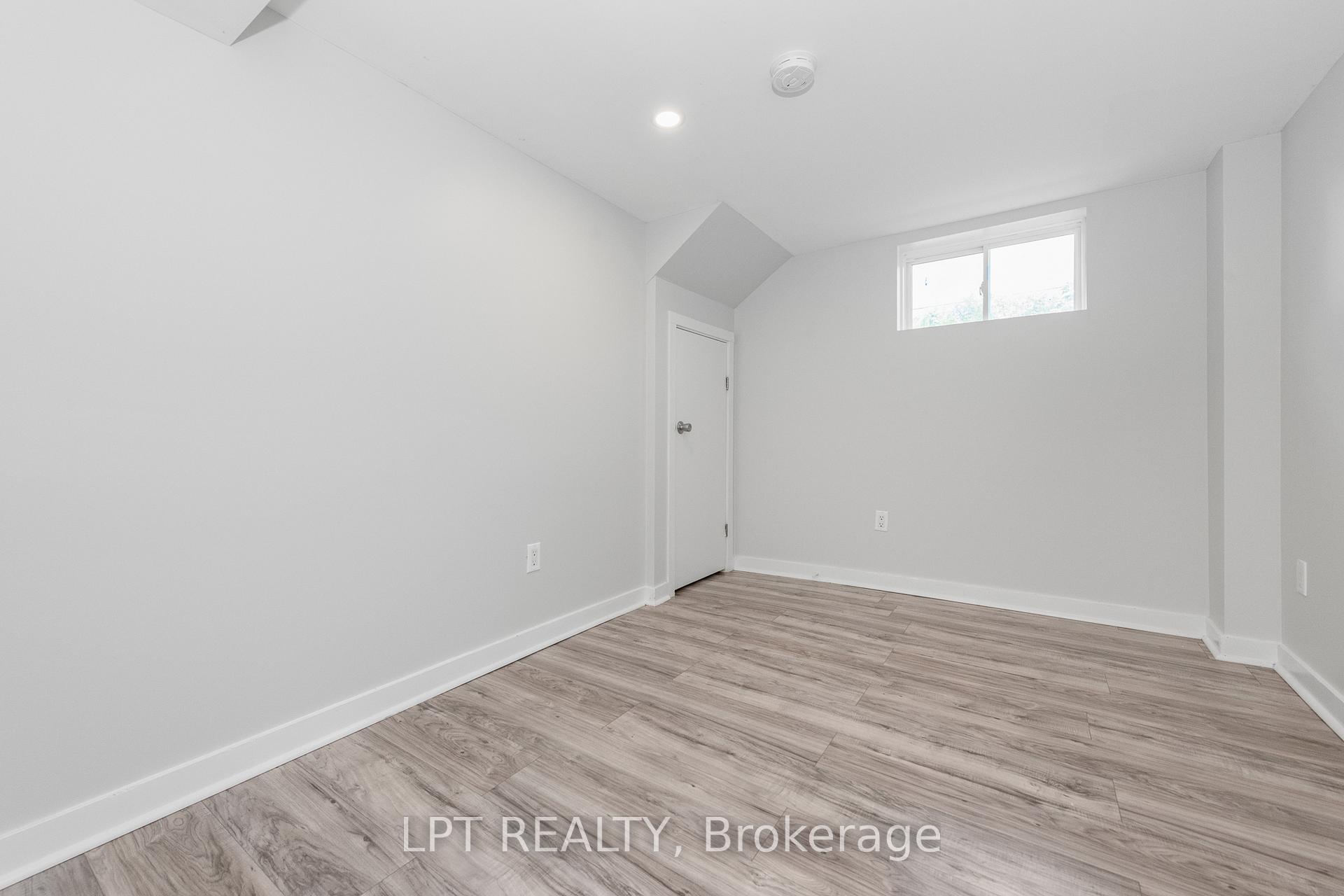 Photo 32 of 5 Attwood Crescent, Ottawa, City View/Skyline/Fisher Heights/Parkwood Hills — HOMEH