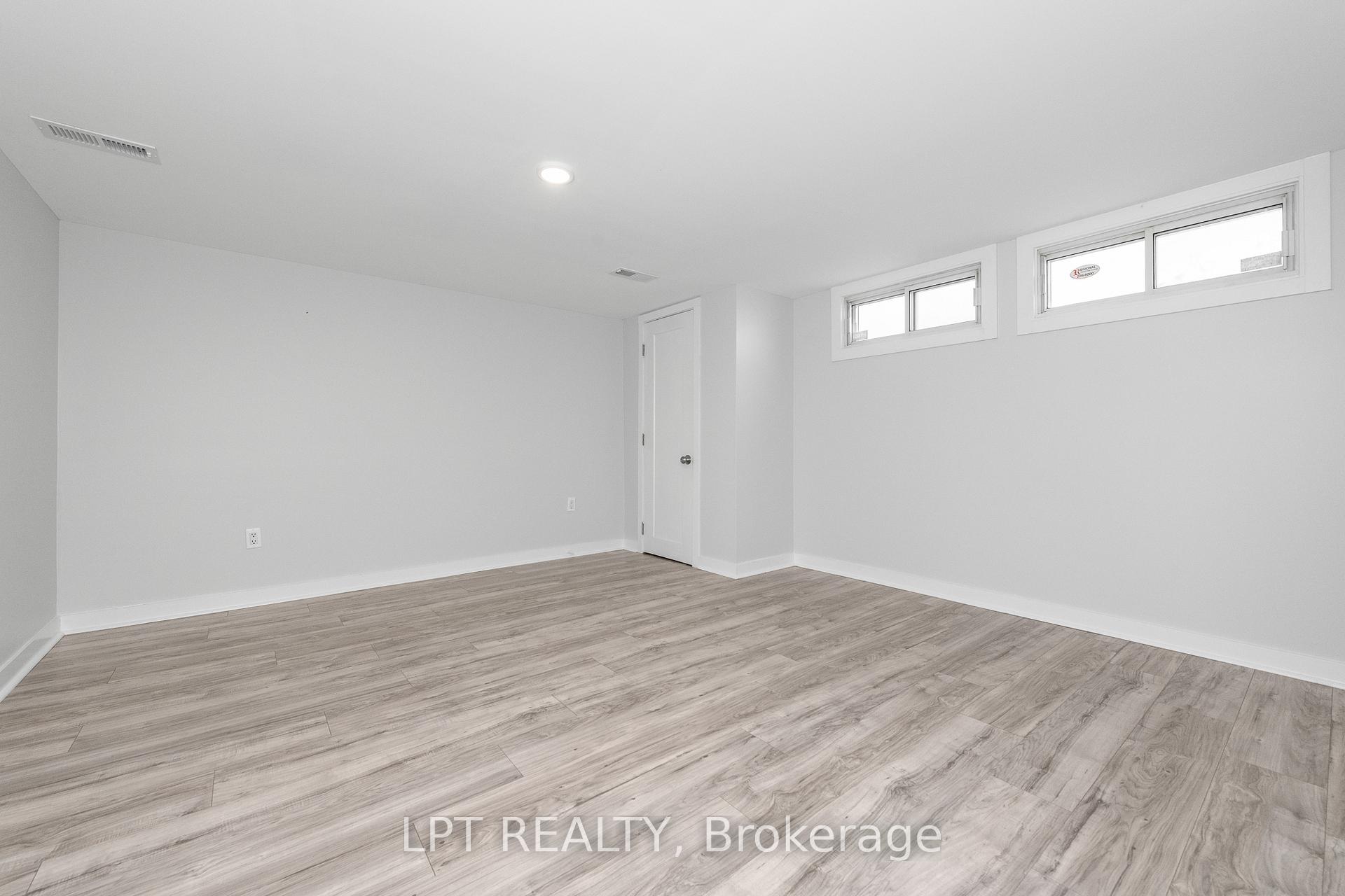 Photo 33 of 5 Attwood Crescent, Ottawa, City View/Skyline/Fisher Heights/Parkwood Hills — HOMEH