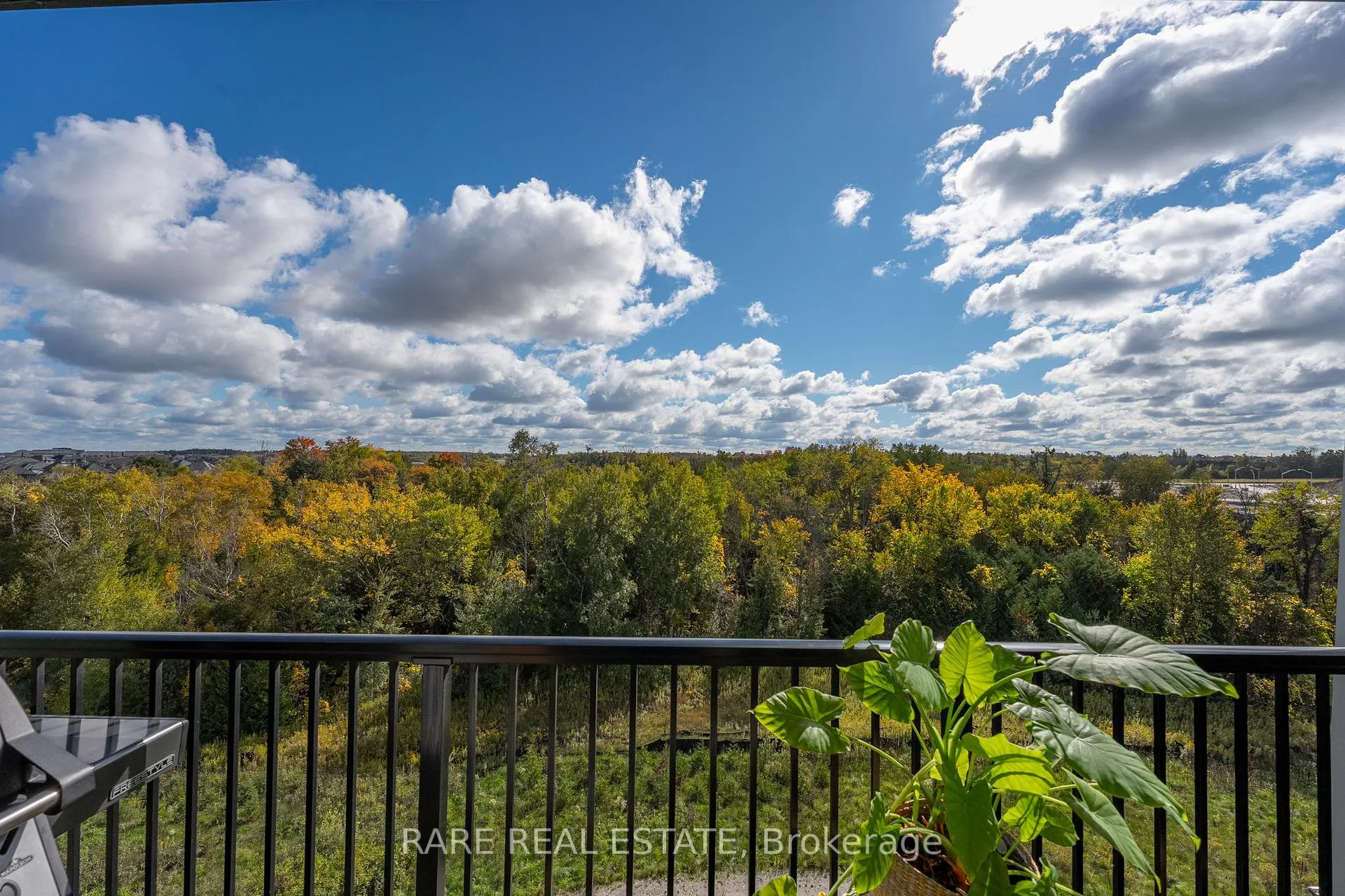 Photo 3 of Unit 506, 5 Chef Lane, Barrie, Rural Barrie Southeast — HOMEH