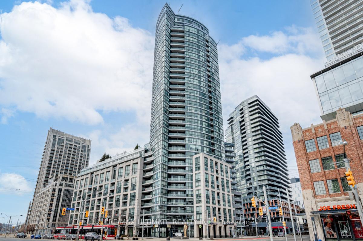 Front of Unit 1106, 600 Fleet Street