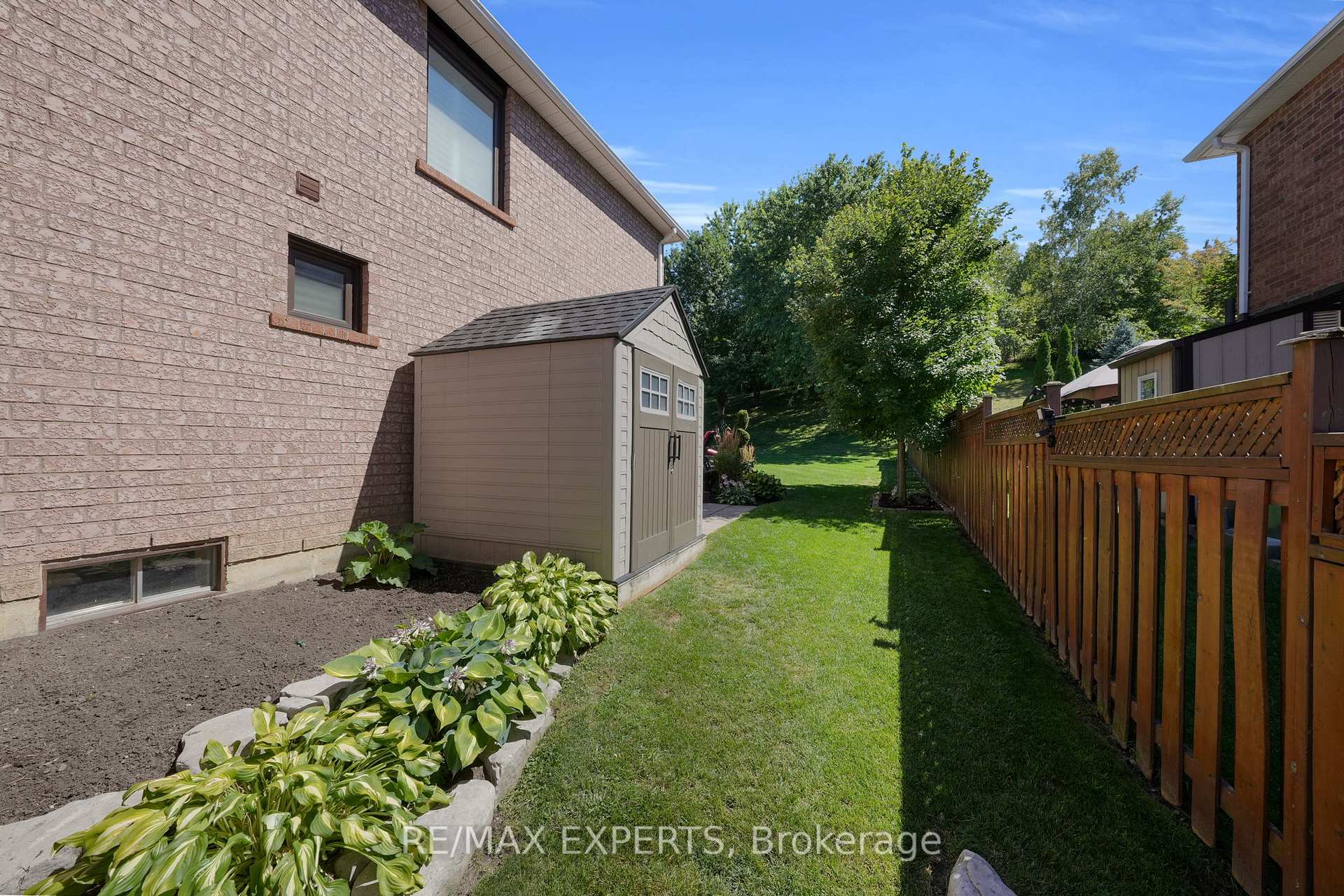 Photo 37 of 44 Sunkist Valley Road, Caledon, Bolton East — HOMEH
