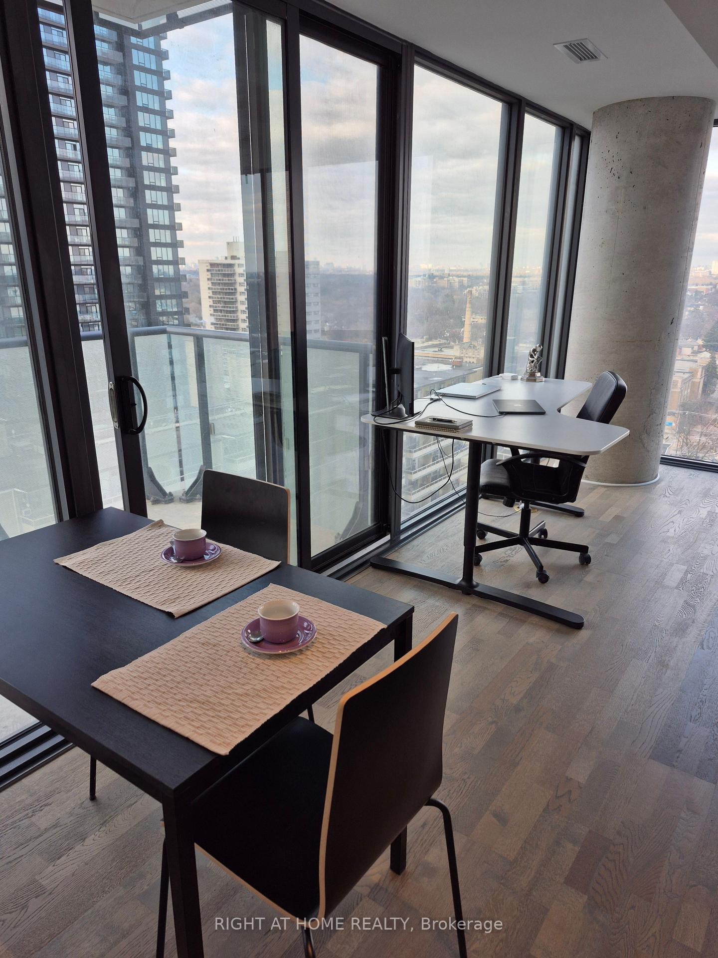 Photo 4 of Unit 1405, 185 Roehampton Avenue, Toronto, Mount Pleasant West — HOMEH