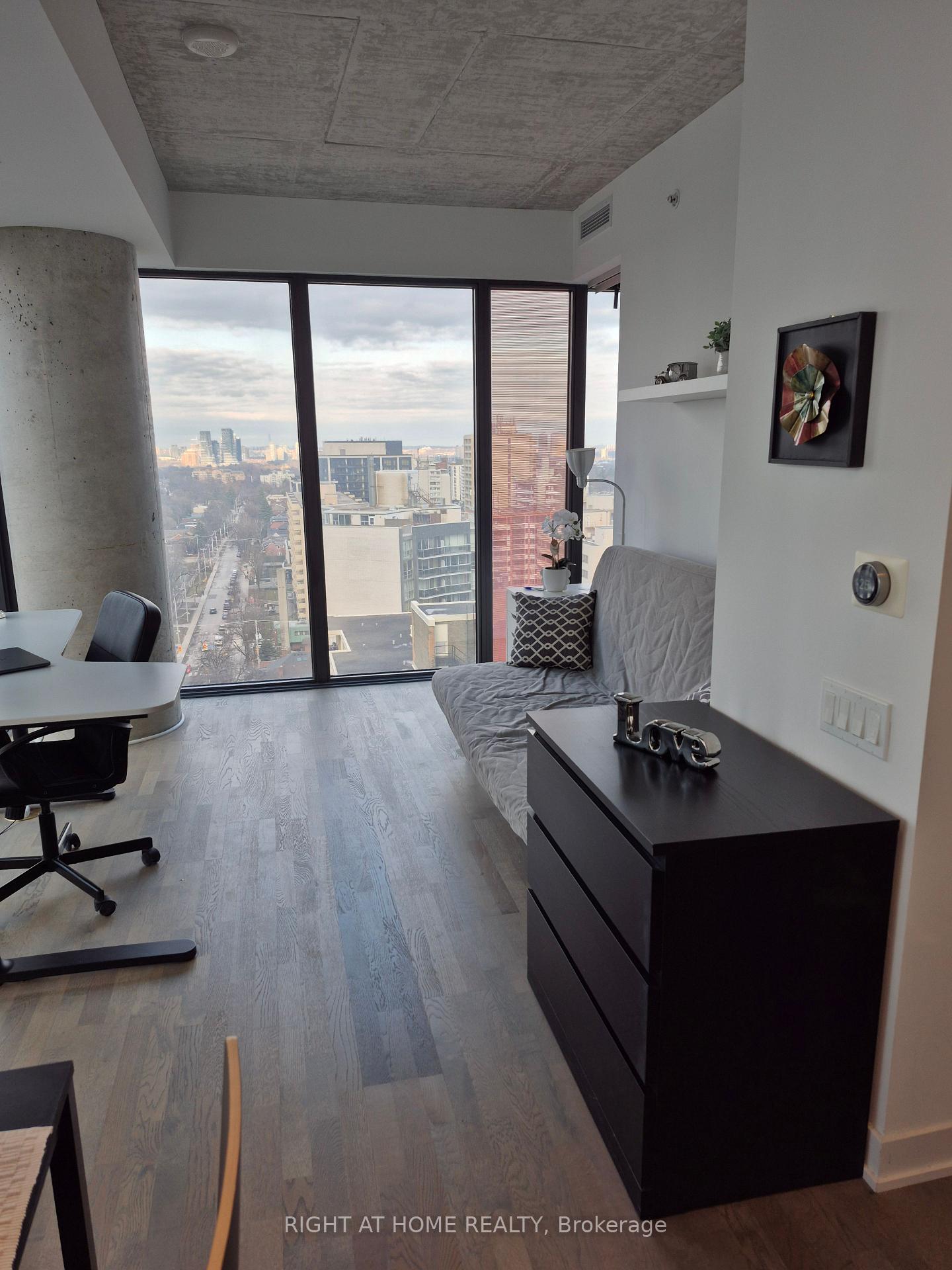 Photo 6 of Unit 1405, 185 Roehampton Avenue, Toronto, Mount Pleasant West — HOMEH