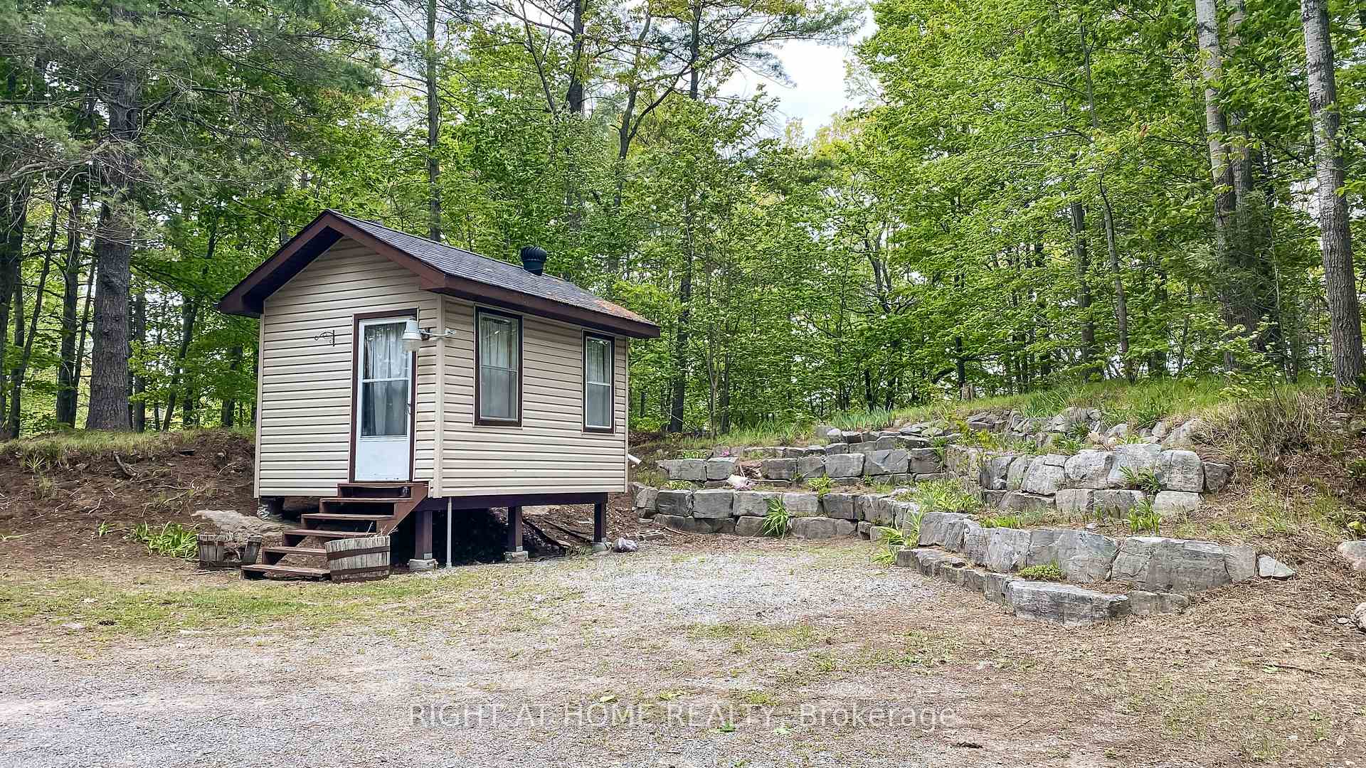 Photo 5 of 1058 Simmons Lane E, Frontenac, Frontenac Centre — HOMEH