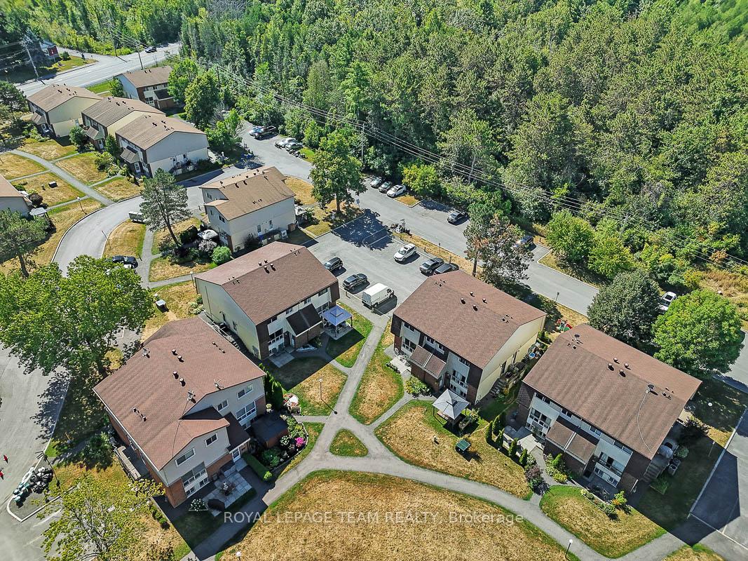 Photo 3 of Unit C, 9 Forester Crescent, Ottawa, Westcliffe Estates — HOMEH