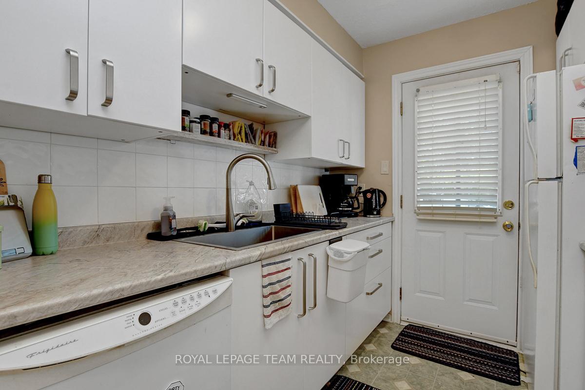 Photo 13 of Unit C, 9 Forester Crescent, Ottawa, Westcliffe Estates — HOMEH
