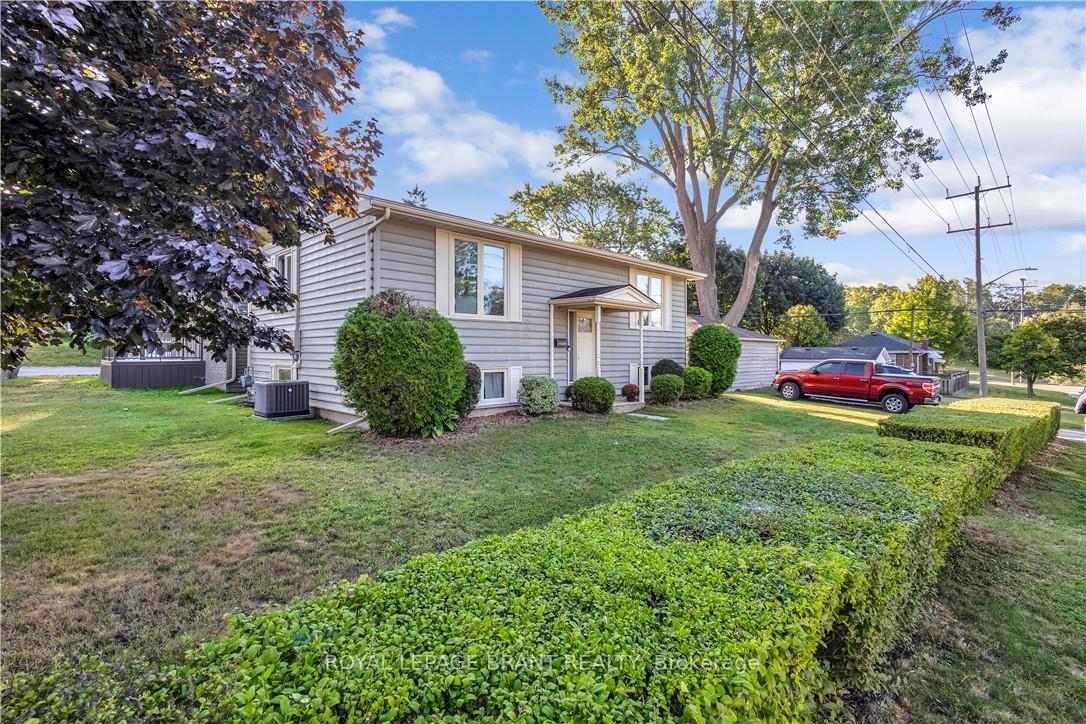 Photo 2 of 11 Fourth Avenue, Brantford — HOMEH