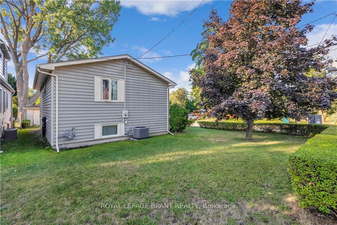 Photo 36 of 11 Fourth Avenue, Brantford — HOMEH