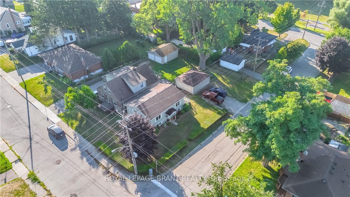 Photo 30 of 11 Fourth Avenue, Brantford — HOMEH