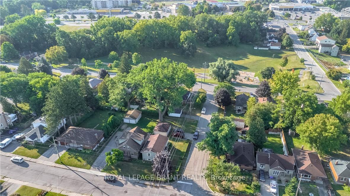 Photo 33 of 11 Fourth Avenue, Brantford — HOMEH