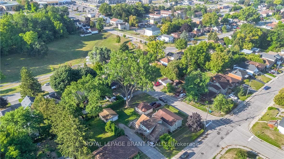 Photo 35 of 11 Fourth Avenue, Brantford — HOMEH