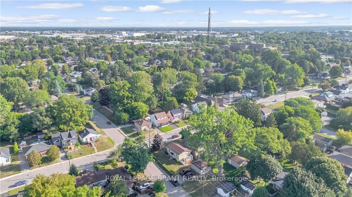 Photo 40 of 11 Fourth Avenue, Brantford — HOMEH
